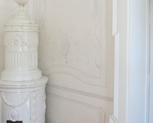 Decorazione murale, stile impero bianco