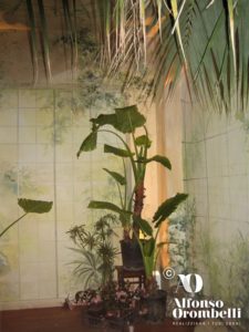 high pictorial decoration: real and fake plants