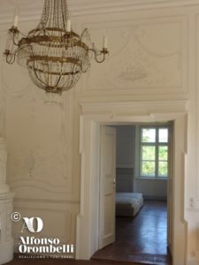 High pictorial decoration: white empire room