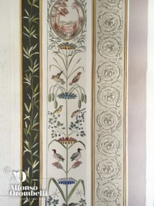 Alta Decorazione murale: colonne stile grotesque