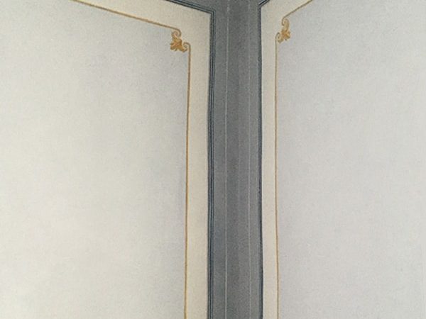 Alta decorazione murale: cornice
