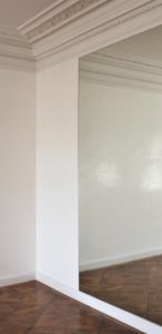 Alta decorazione, pareti bianche